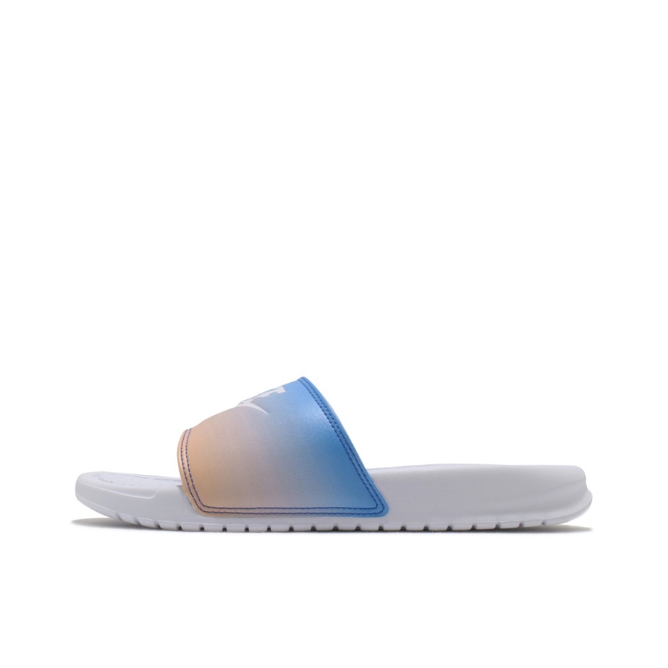 推荐商品：Nike Benassi Jdi 一字 橡胶底 外穿 防滑轻便 透气 运动 户外 厚底 拖鞋 白色/蓝粉渐变