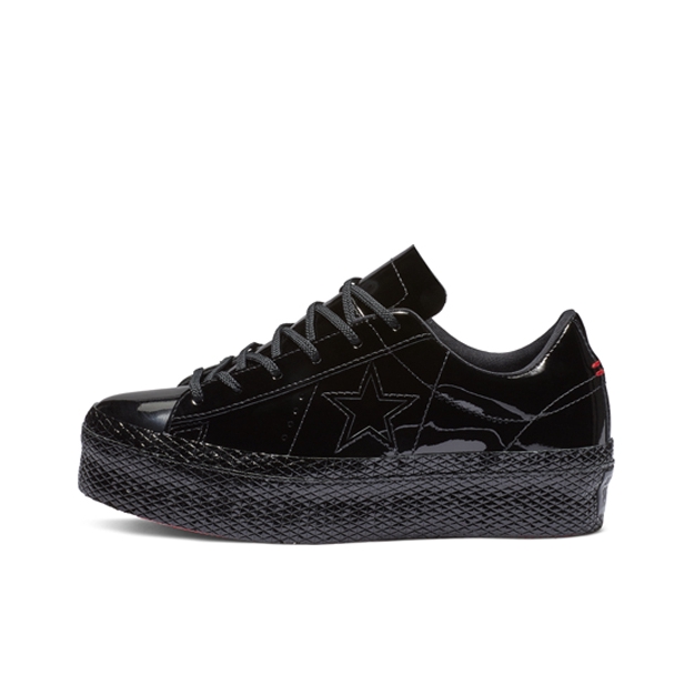 推荐商品：Converse/匡威 One Star 翻毛皮 防滑 复古 星星鞋 板鞋 Platform Patented ‘90s Leather Low Top 黑色漆皮松糕