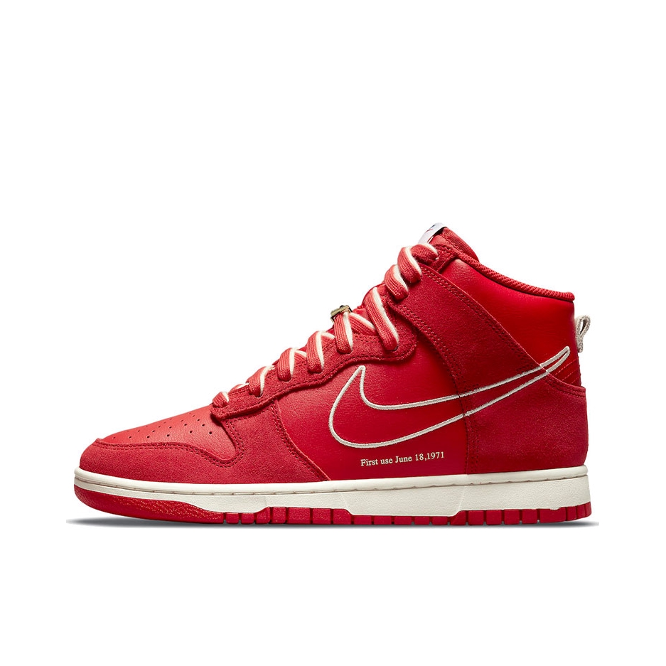 推荐商品：Nike Dunk 板鞋 经典复古百搭 First Use 高帮/大学红/帆白/金扣
