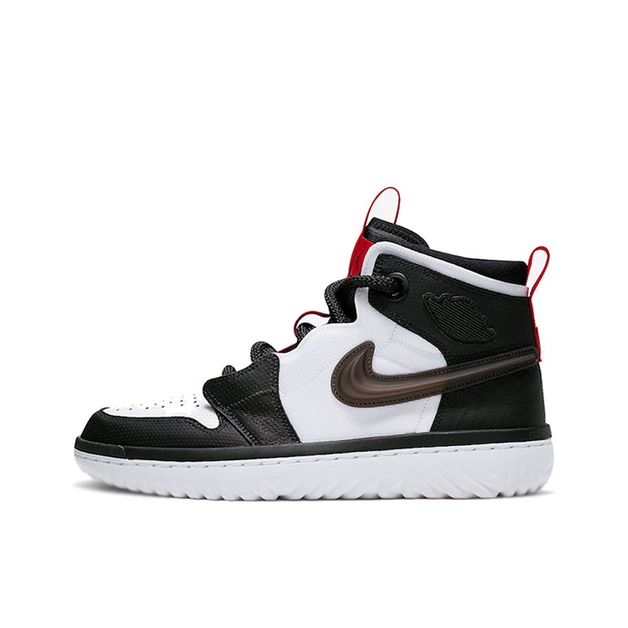 推荐商品：Air Jordan 1 React 篮球鞋 防滑耐磨支撑复古减震 Black/White 白色/黑色