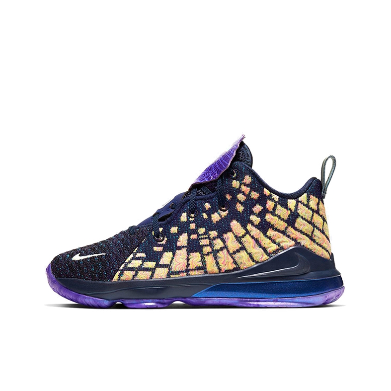 推荐商品：Nike LeBron 17 时尚潮流 轻便缓震 耐磨透气 儿童篮球鞋 Monstars 小童/空中大灌篮2
