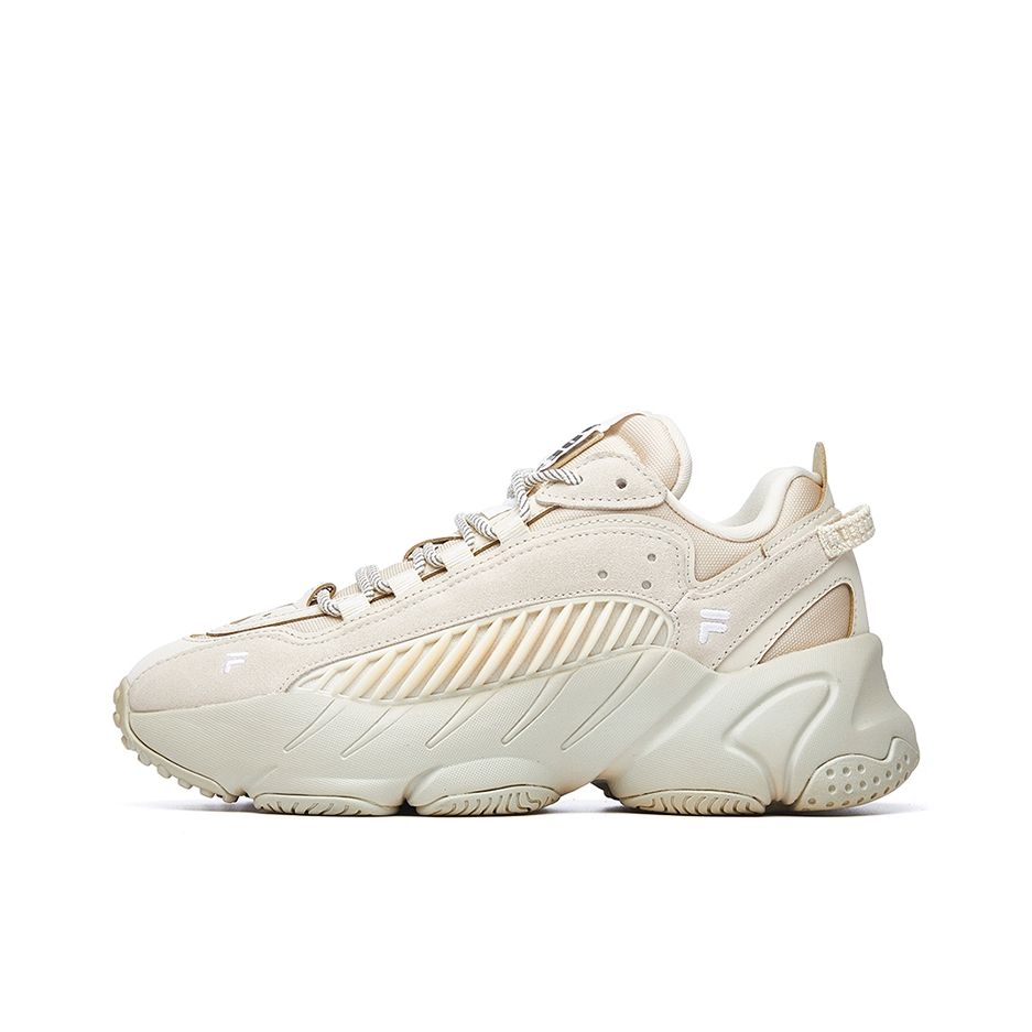 推荐商品：FILA/斐乐  ADE Reform  复古百搭 休闲潮流 网布透气 防滑耐磨 复古 风  老爹鞋 米白