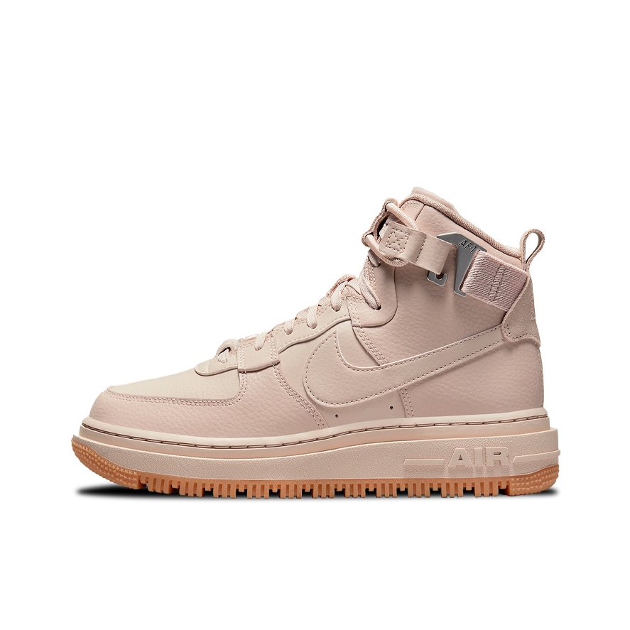 推荐商品：Nike Air Force 1 空军一号 板鞋 轻便舒适百搭耐磨防滑复古 Arctic Pink Utility/女款/高帮/浅棕/粉色