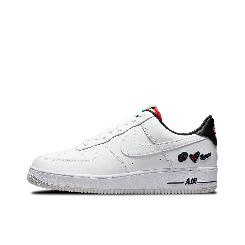 推荐商品：Nike Air Force 1 空军一号 板鞋 轻便舒适百搭耐磨防滑复古 Peace, Love, Swoosh 低帮/白色/大学红/黑色