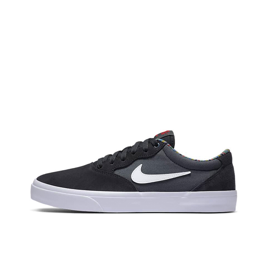 推荐商品：Nike SB Chron 复古休闲 包裹性 舒适百搭 轻便透气 时尚 防滑耐磨 板鞋 灰黑/白色/铁灰