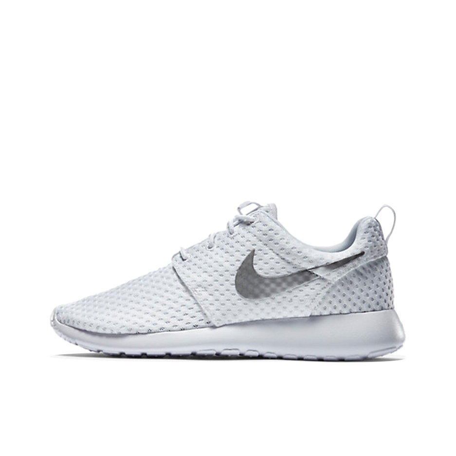 推荐商品：Nike Roshe One 运动休闲鞋 缓震防滑耐磨舒适透气轻便网面低帮圆头 White/Metallic Platinum 白色银标