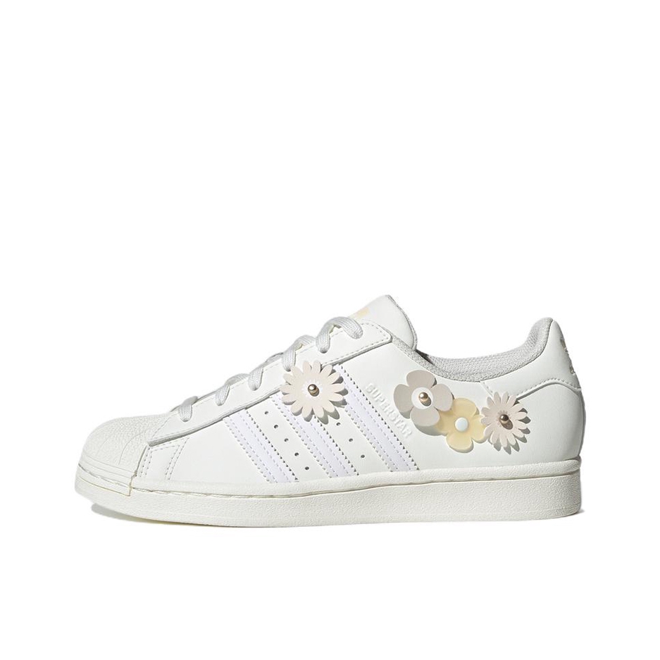 推荐商品：【宋雨琦同款】 adidas Originals Superstar 板鞋 轻便贝壳头薄底舒适百搭耐磨复古 米白/小雏菊