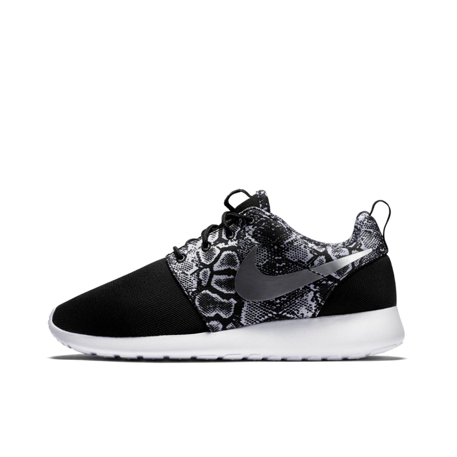 推荐商品：Nike Roshe One 运动休闲鞋 缓震防滑耐磨舒适透气轻便网面低帮圆头 Black Python 黑灰蛇纹