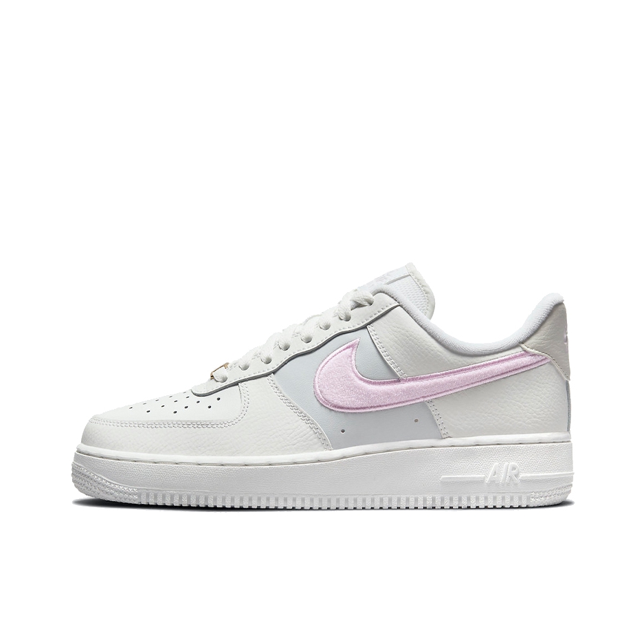 推荐商品：Nike Air Force 1 空军一号 板鞋 轻便舒适百搭耐磨防滑复古 白色/蔷薇粉