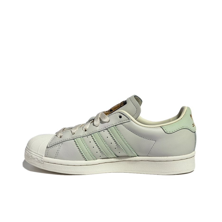 推荐商品：【宋雨琦同款】 adidas Originals Superstar 板鞋 轻便贝壳头薄底舒适百搭耐磨复古 浅灰/米色/浅绿色
