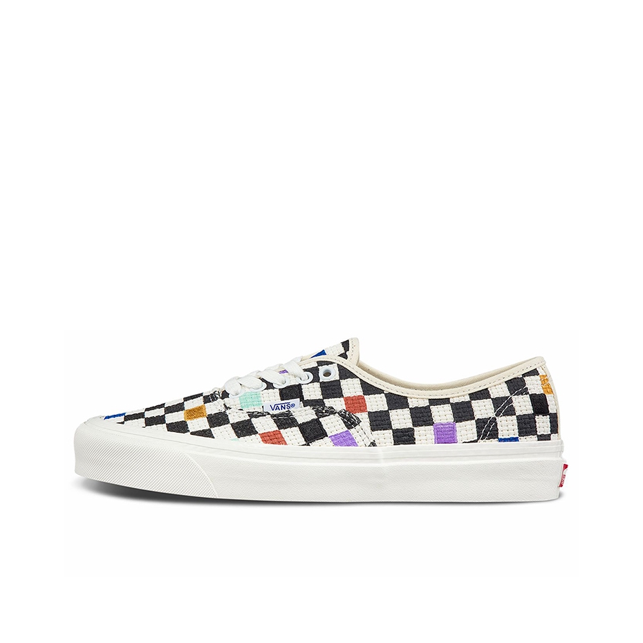 推荐商品：Vans/范斯 Authentic 潮流休闲 轻便舒适 防滑耐磨 百搭运动 复古 板鞋 彩色棋盘格