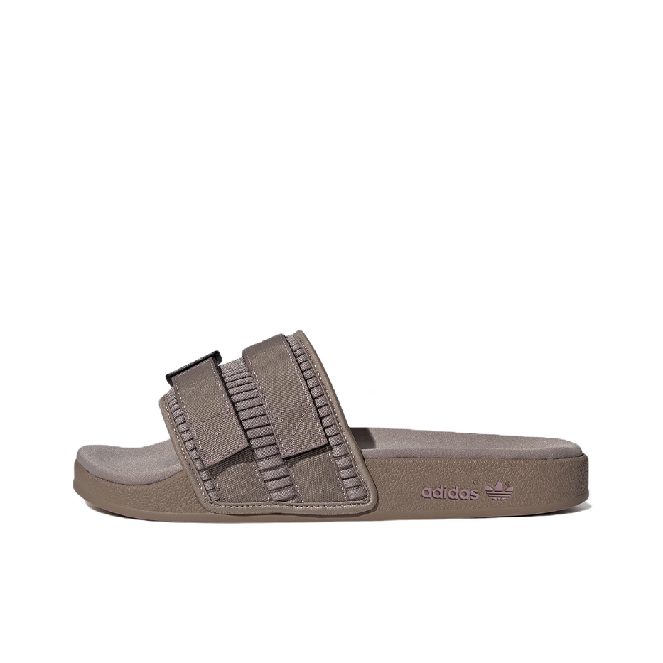 推荐商品：adidas Originals Adilette 2.0 Pride Slides 防滑耐磨 舒适轻便 外穿一字 拖鞋 咖啡色