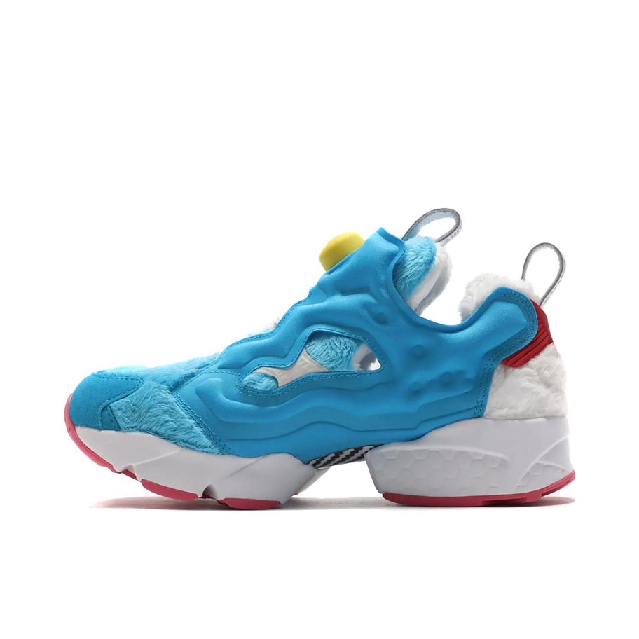 推荐商品：Reebok/锐步 Insta Pump Fury SMG 运动休闲鞋 舒适防滑耐磨减震回弹织物脚蹬合成革网布拼接圆头复古 DeepSkyBlue/White
 哆啦A梦联名/蓝色