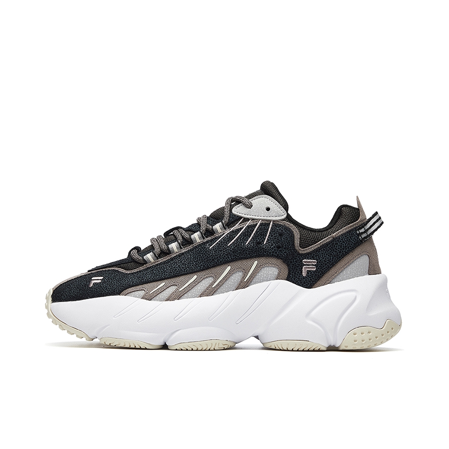 推荐商品：FILA/斐乐 ADE 复古时尚 舒适潮流 简约 防滑耐磨 网面透气 轻便增高 织物网布 马拉松合成革 休闲鞋 F12M011102F Ade 黑色/浮煤灰