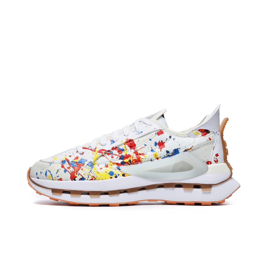 推荐商品：FILA/斐乐 KM 织物合成革 时尚百搭 防滑耐磨 舒适透气 运动休闲鞋 F12M233113F 白色/彩色