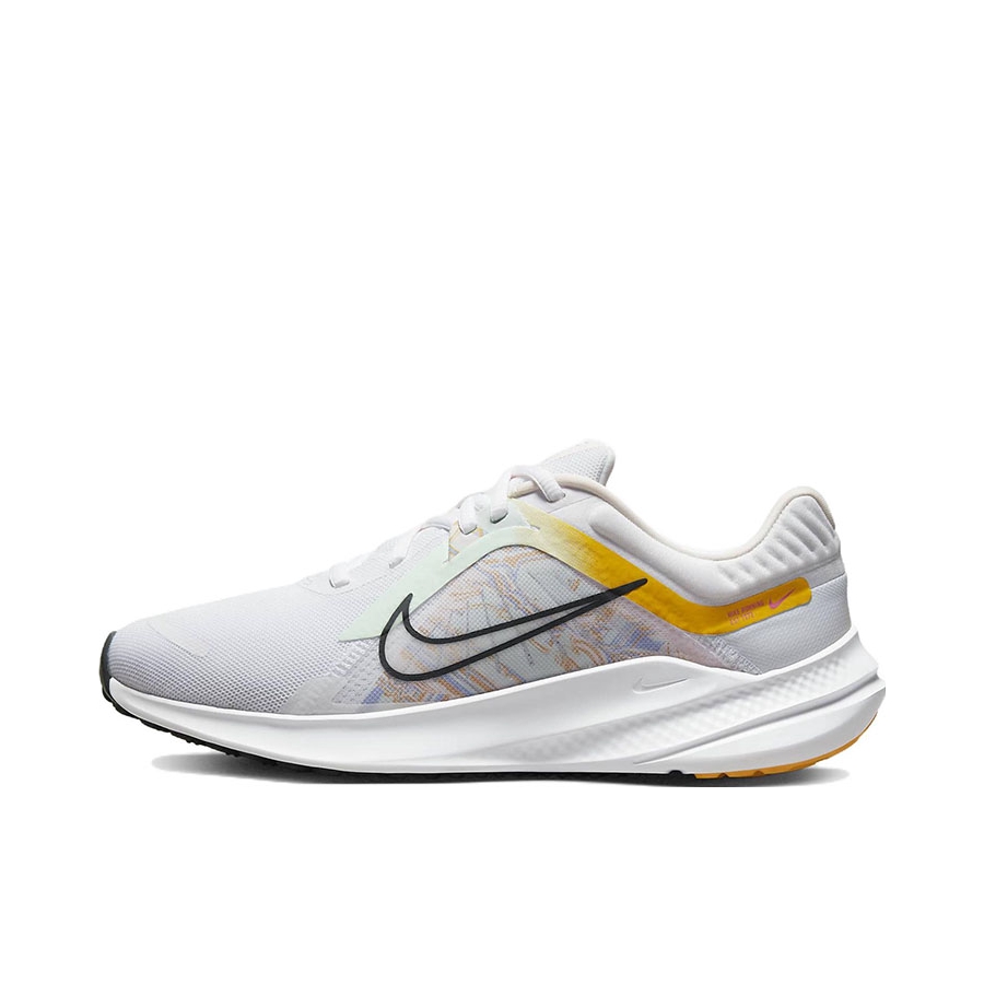 推荐商品：Nike Quest 5 跑鞋 缓震防滑耐磨支撑轻便透气轻质运动训练 纯白色/黑色