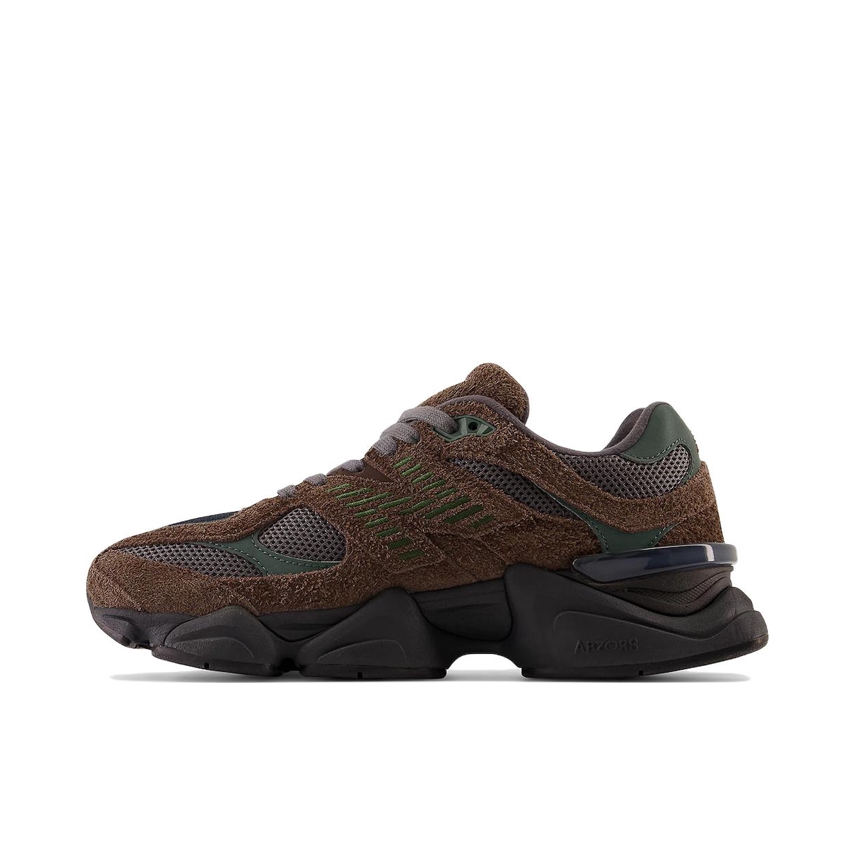 推荐商品：New Balance 9060 跑鞋 绒面革舒适减震网面透气防滑耐磨拼接复古增高圆头贴合耐穿 Beef and Broccoli 咖啡色/藏青色