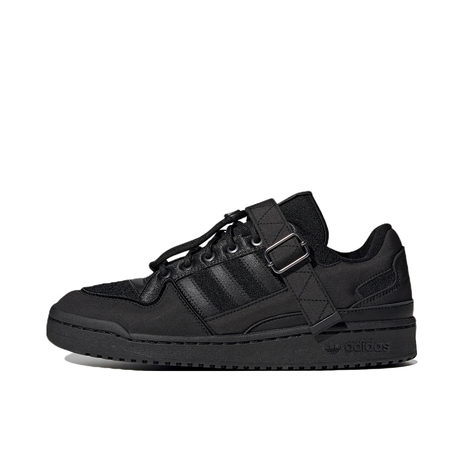 推荐商品：adidas Originals Forum 板鞋 轻便复古防滑时尚魔术贴篮球风薄底包裹性 低帮/纯黑色