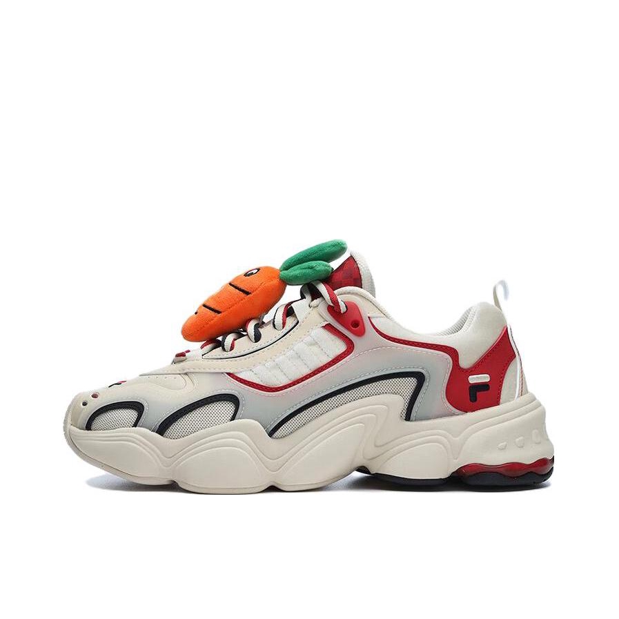 推荐商品：FILA/斐乐 Tenacity 潮流百搭 复古 减震透气 防滑耐磨 运动休闲鞋 T12M311601F 男款/劲椒红/新年红/泡沫白