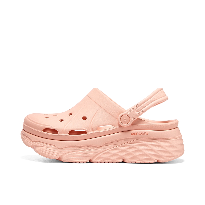 推荐商品：Skechers/斯凯奇 MAX CUSHIONING 厚底增高 舒适透气 缓震软底 沙滩 包头 快干 易穿 踩屎感 休闲时尚 软弹 轻质疏水 两穿 一脚蹬 凉鞋 女款/桃粉色
