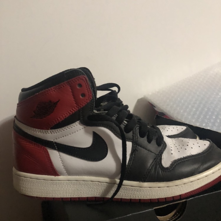 #有故事#
aj1黑脚趾
图一是它现在的