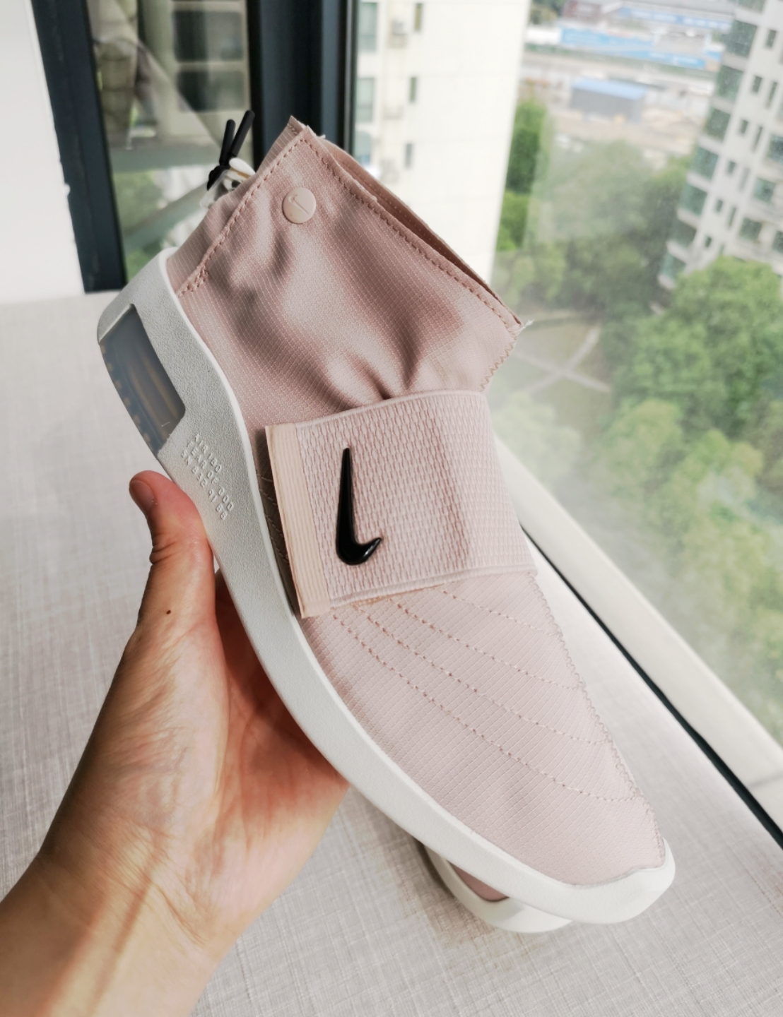 依稀记得，在SNKR上一次发布黑色AMB