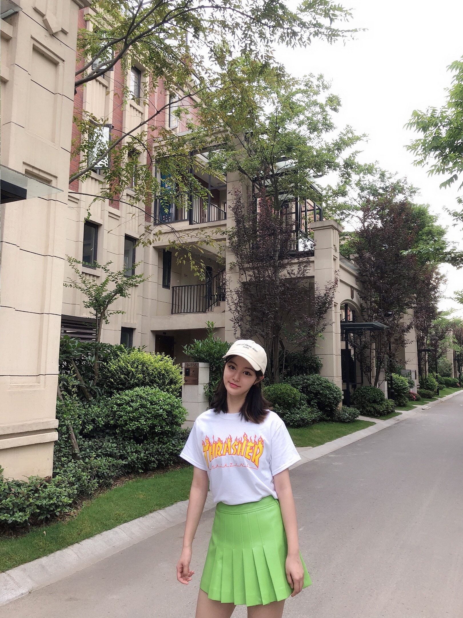 小短裙搭配火焰短袖，夏天就要火辣辣