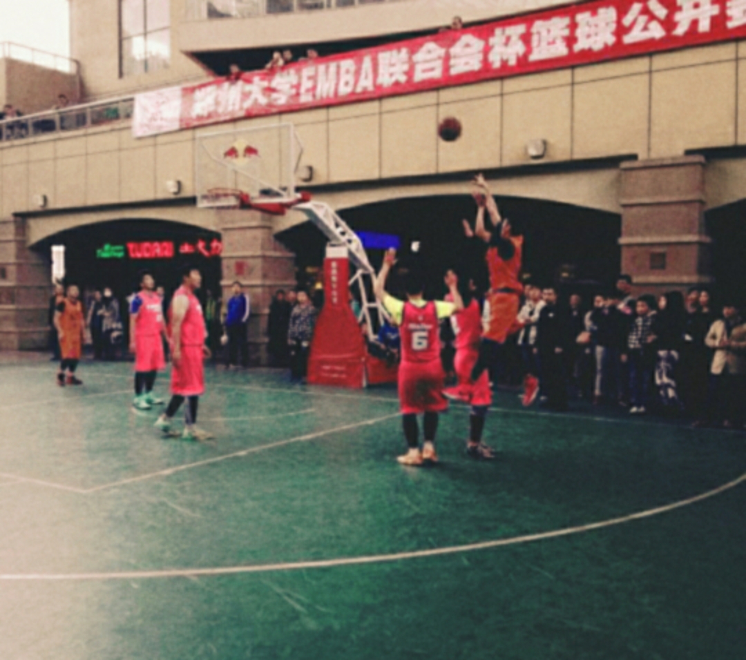 在篮球与球鞋的这条道路上