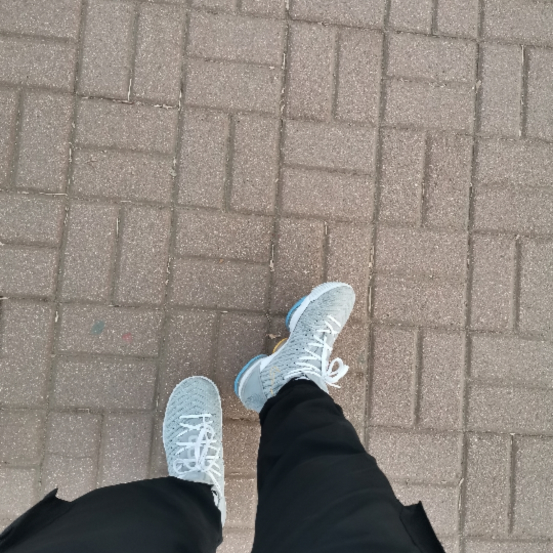 脚感很好，上脚就有弹感