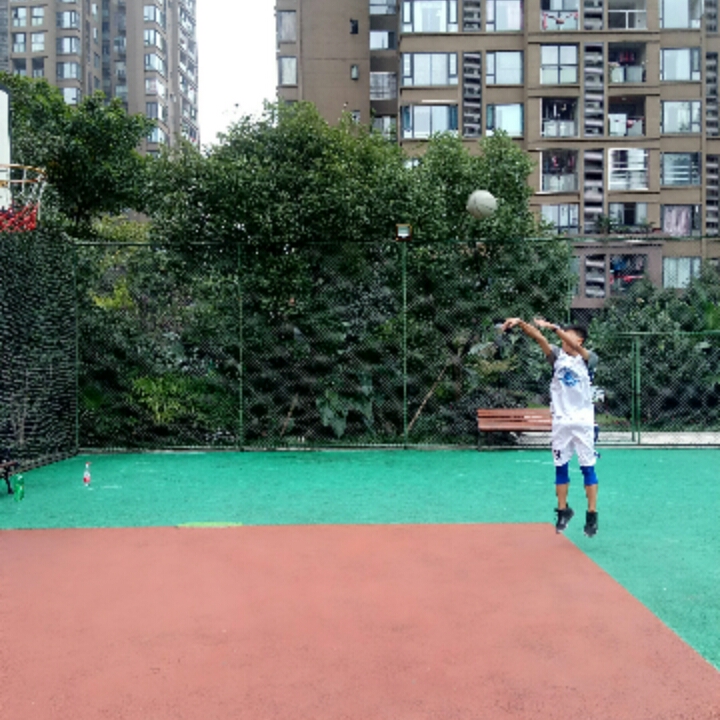 抓地，缓震都不错