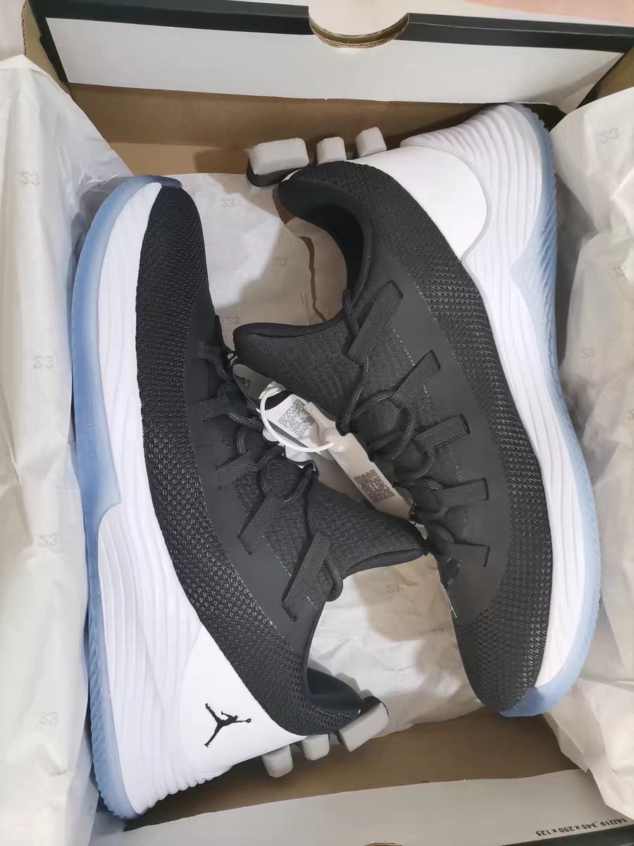 Jordan Ultra.Fly2low
