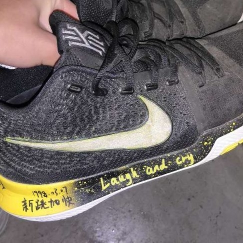 情怀欧文球鞋，kyrie3