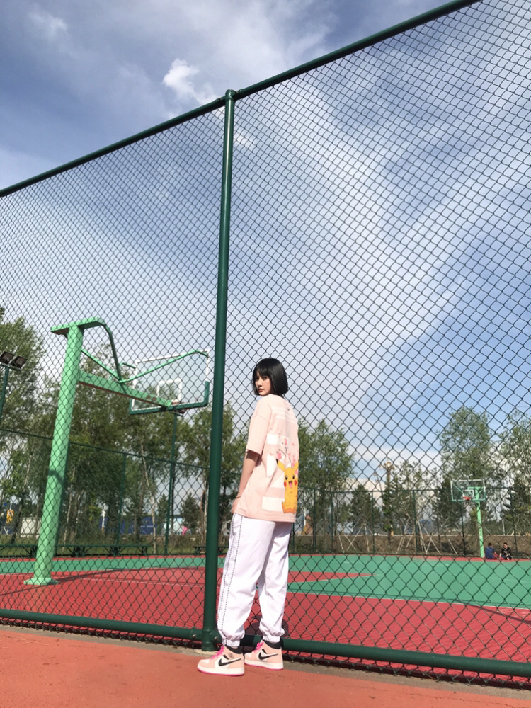 篮球女孩粉色穿搭