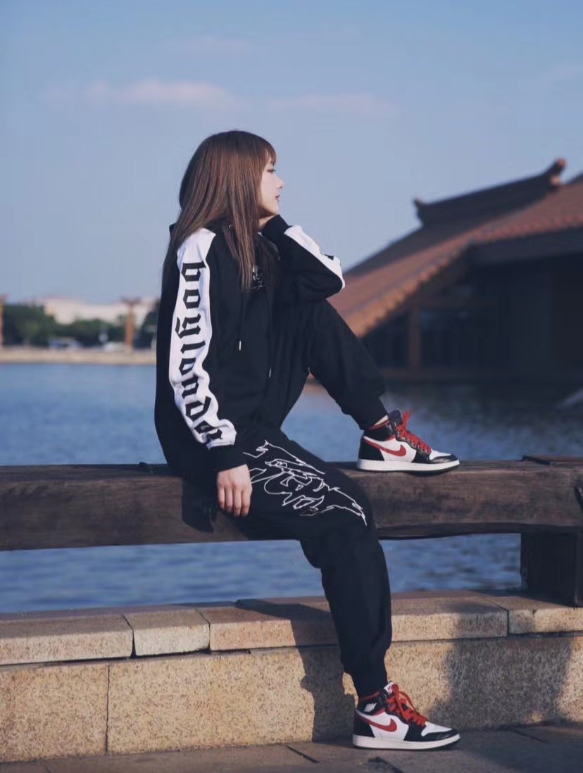 颜值很棒的红钩黑脚趾