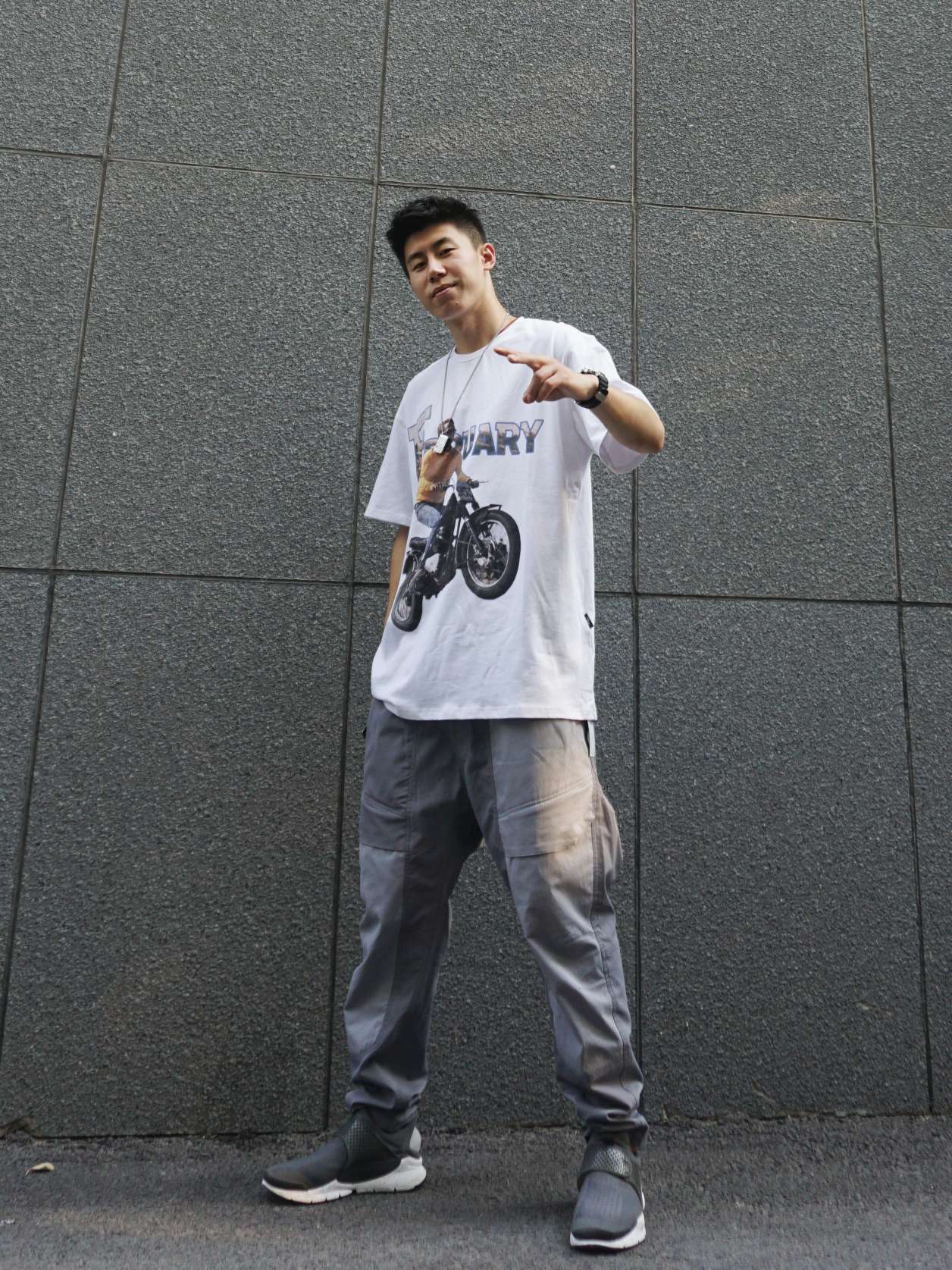 我又穿上了以前的袜子鞋