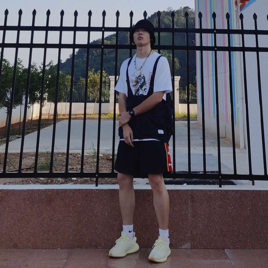 还是要认真穿衣服