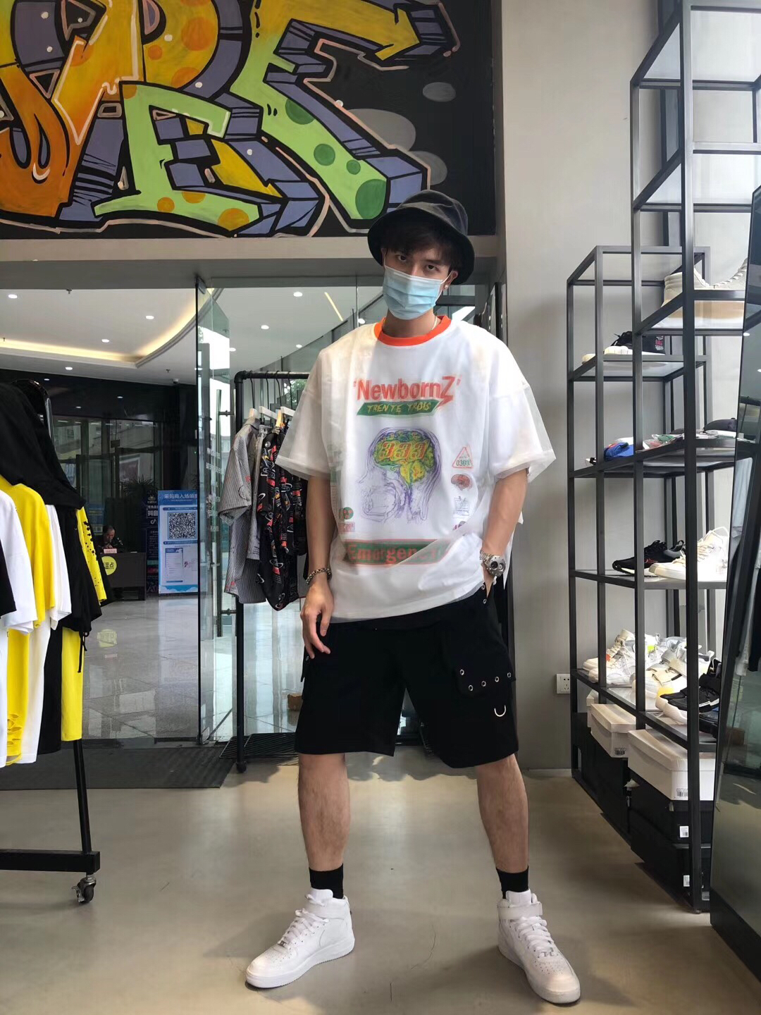 谁说男生不能穿薄纱？出来聊聊来