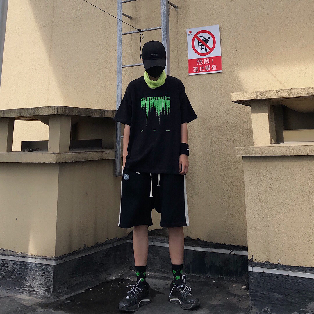 OOTD｜简单黑Tee也很酷