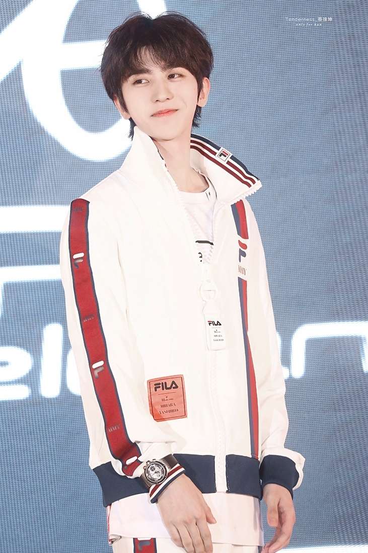 【蔡徐坤同款】FILA