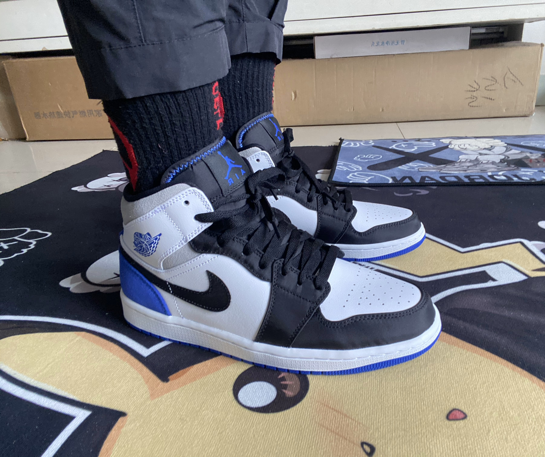 👟球鞋开箱（21）闪电AJ1 Mid