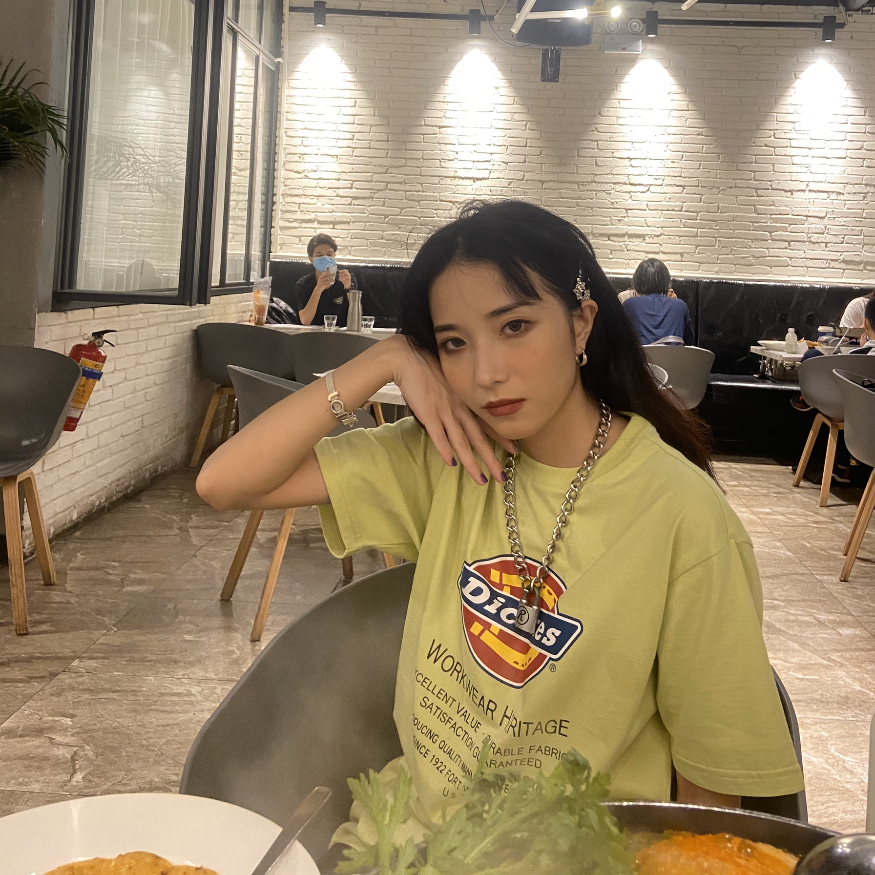 怎么搭近年最热色果真是显白宝藏