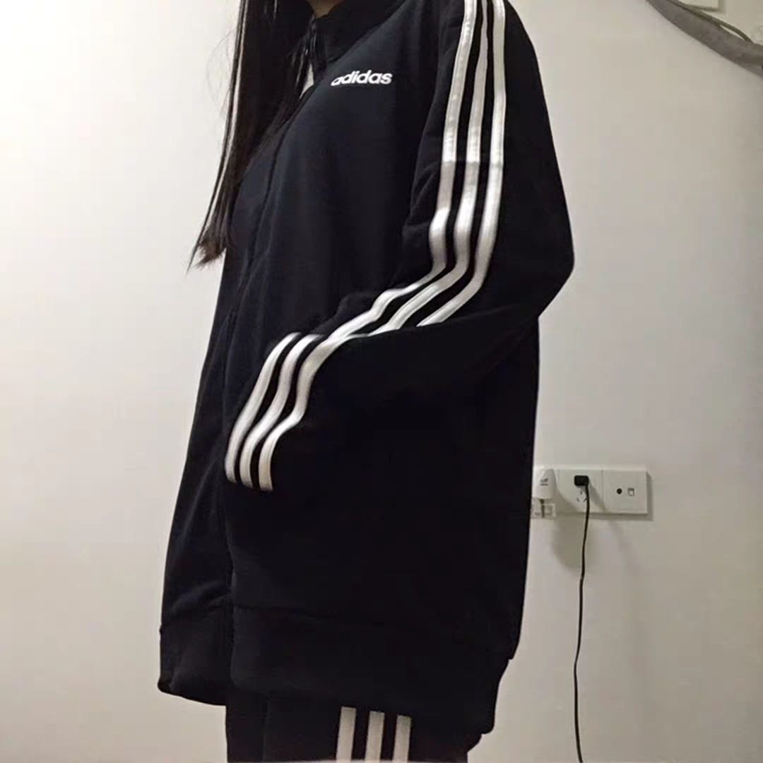 穿上感觉美美哒！衣服很修身，喜欢阿迪的线