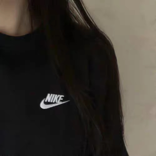 穿起来显得特别瘦，有肩