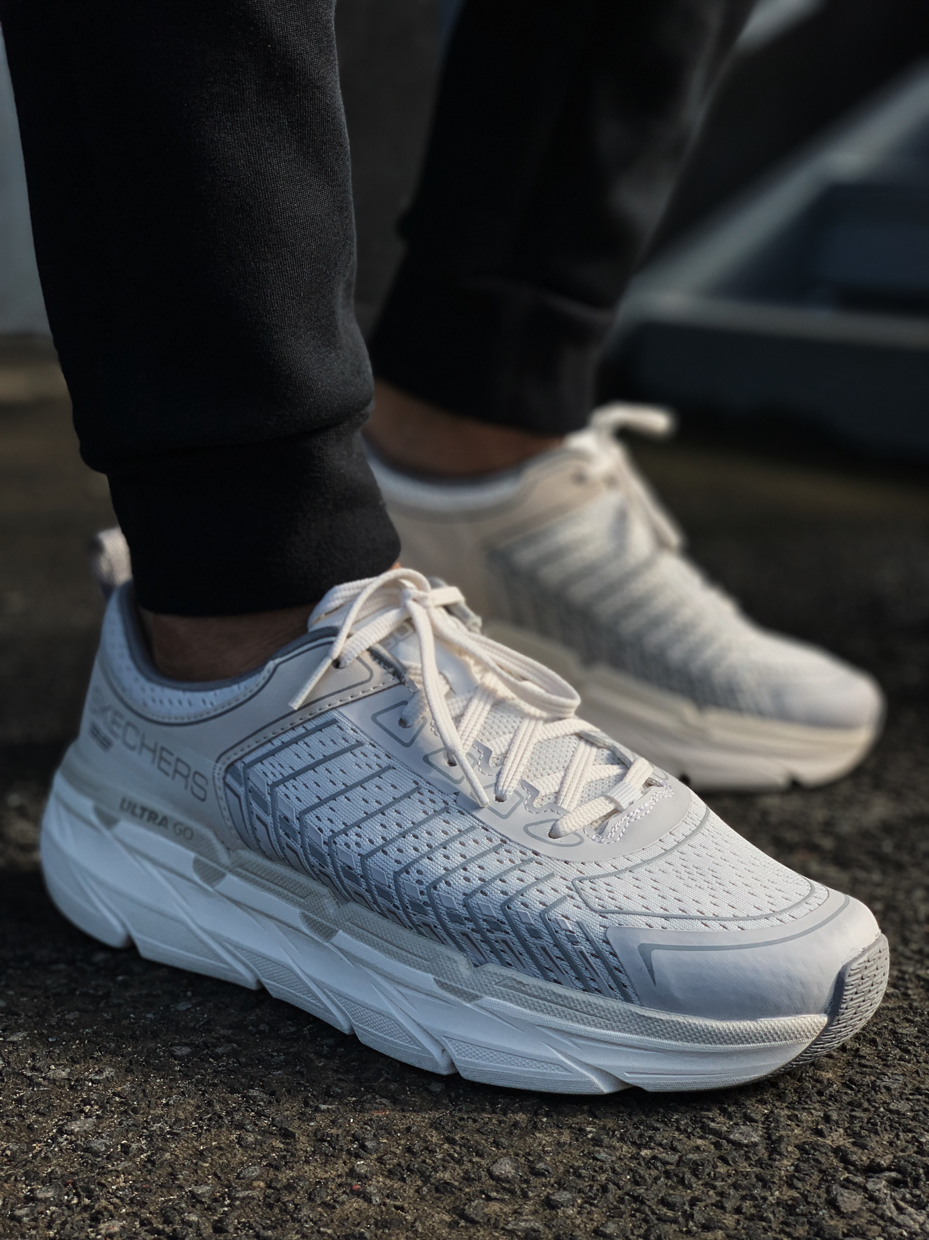 SKECHERS斯凯奇MAX跑鞋上脚