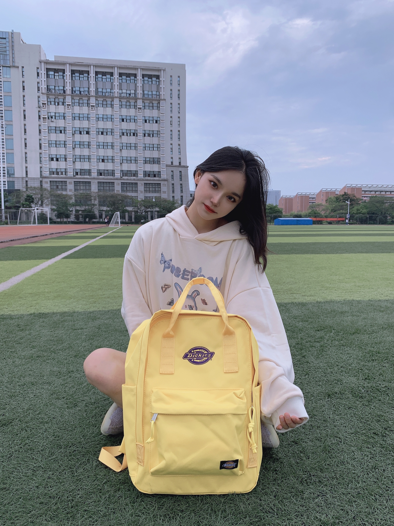 🎒