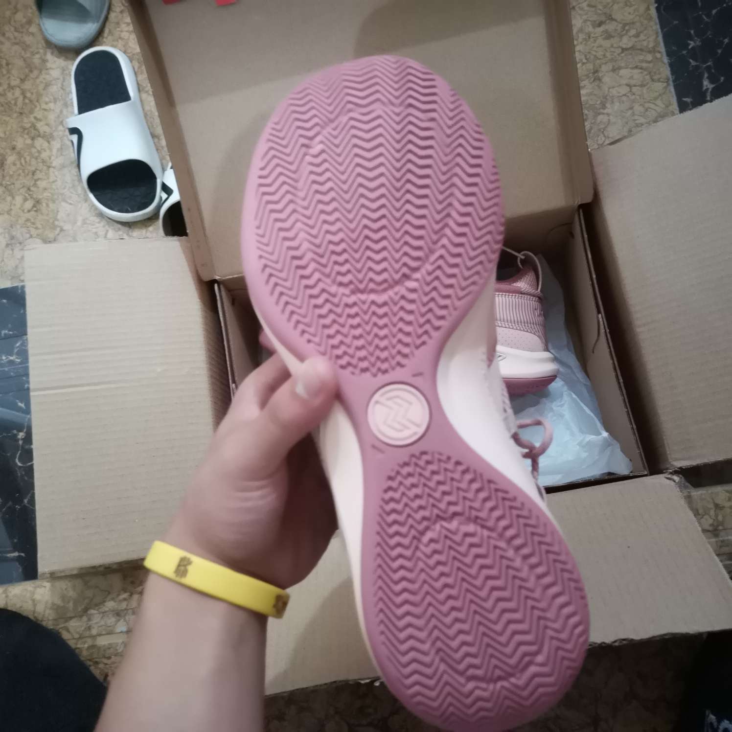 真的蛮喜欢的 抓地力也不错颜值就不用讲了