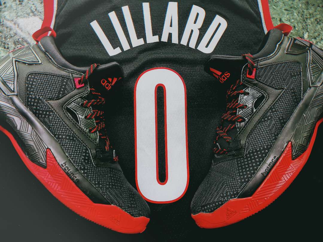 冷血杀手我表哥，利指导客场球衣，加上利指