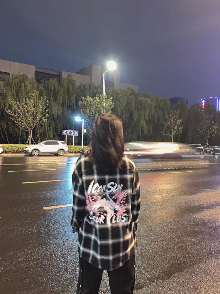 有这么一件格子衬衫，任谁都能潮过四季
 