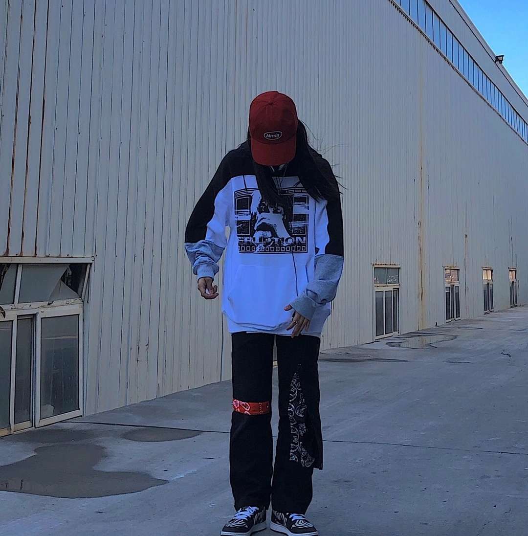 鞋子是斑马黑白色的还是百搭款
裤子依旧是