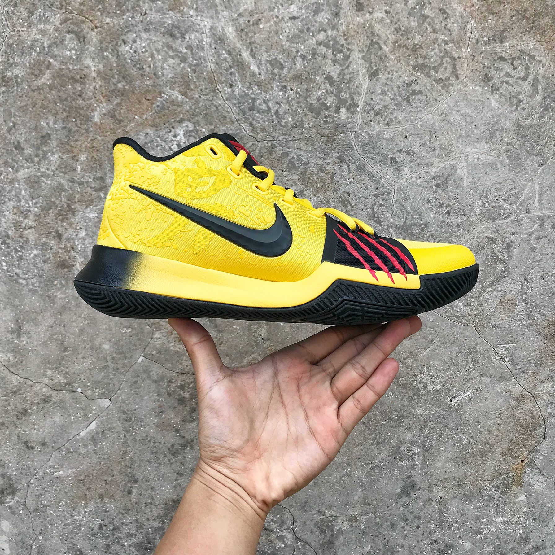 寻找曼巴传人：Kyrie 3 李小龙
